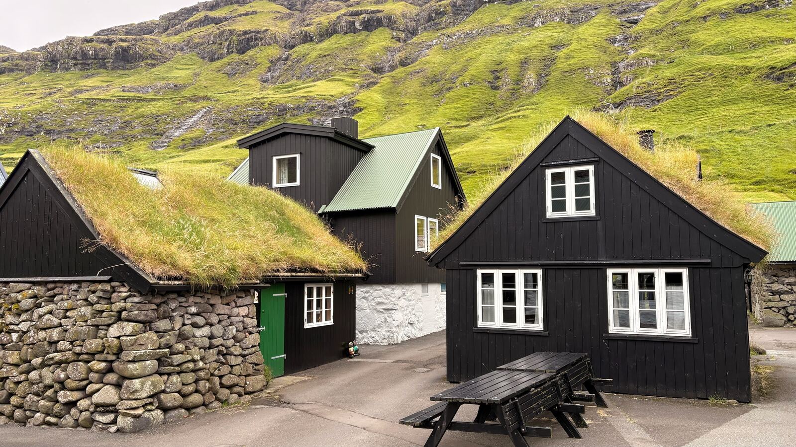 Casas con tejado de césped en Tjørnuvík
